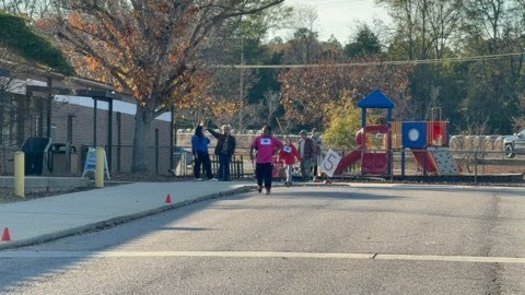 Runners running in race.