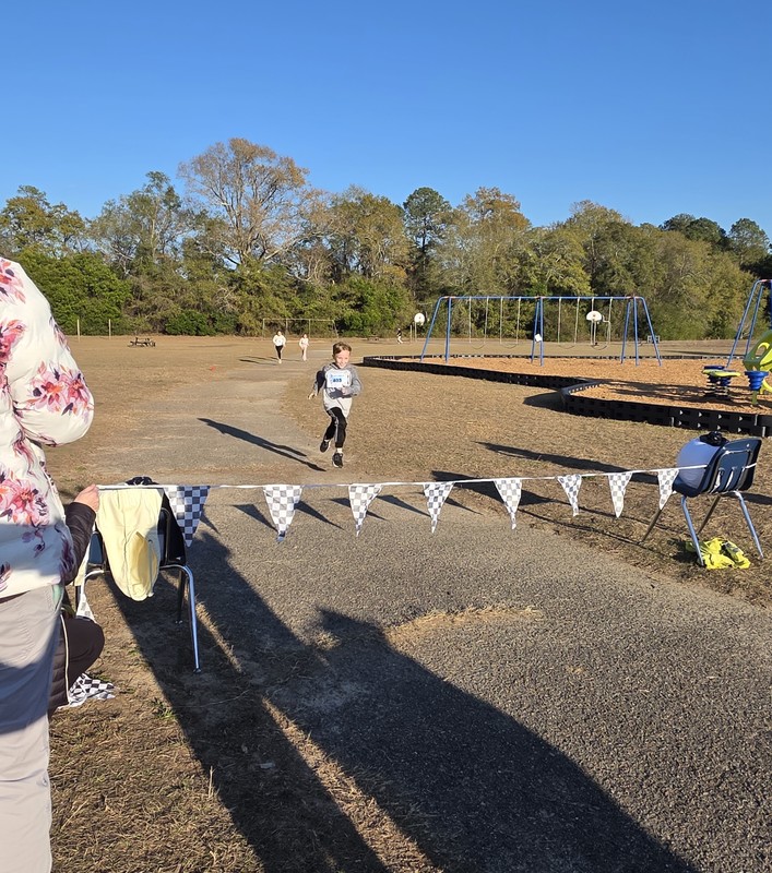 Runners running in race.