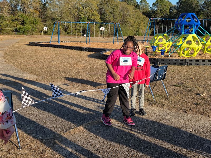Runners running in race.