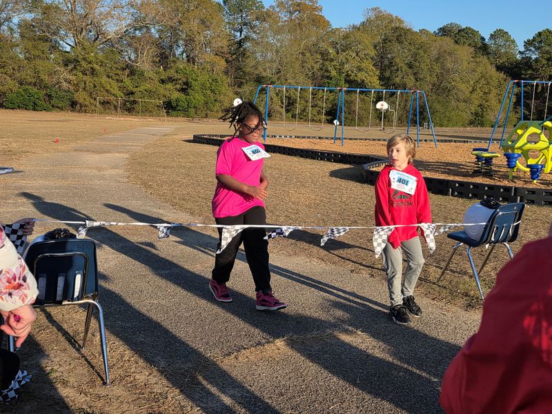 Runners running in race.