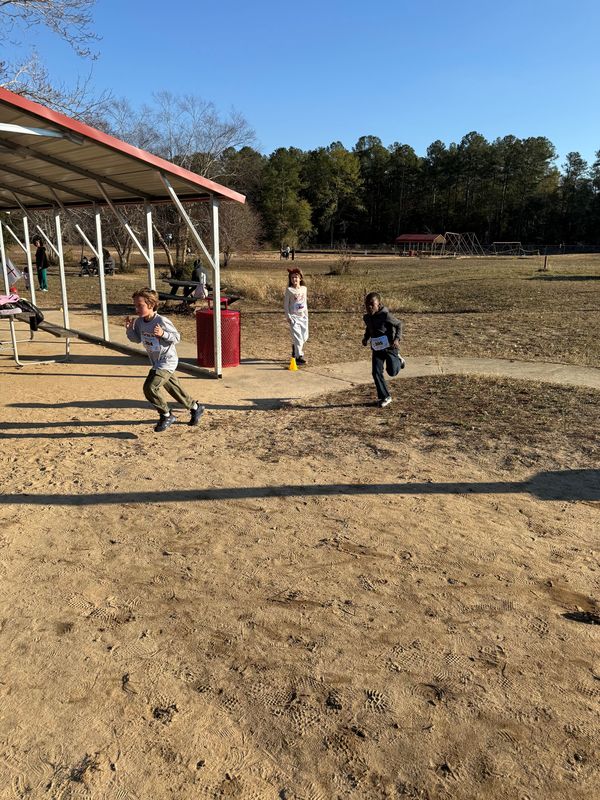 Runners running in race.