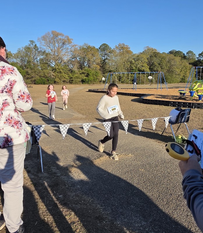 Runners running in race.