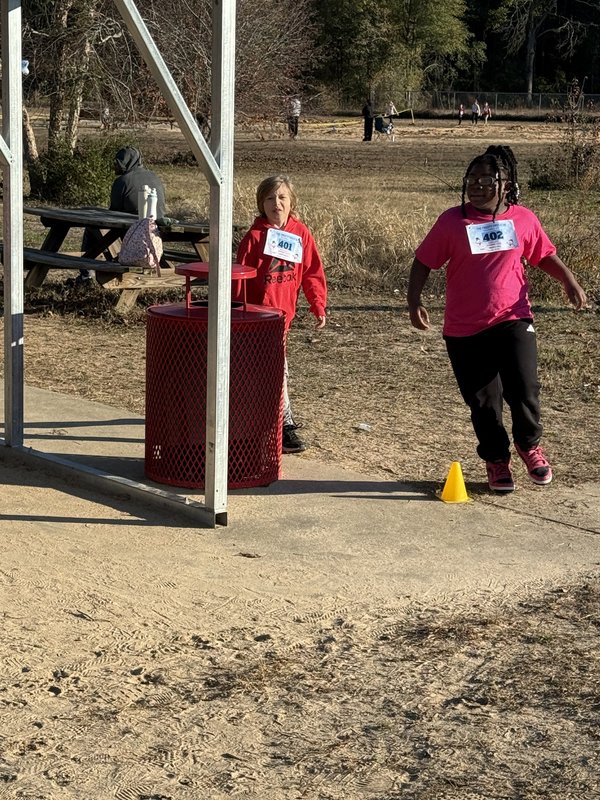 Runners running in race.