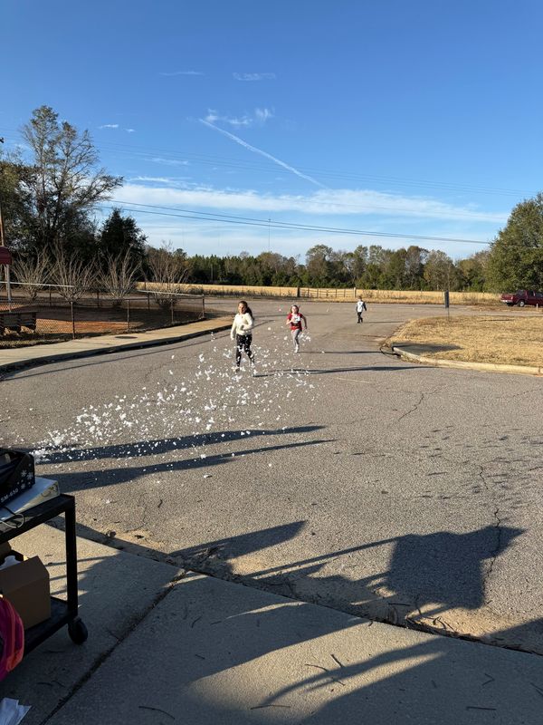 Runners running in race.