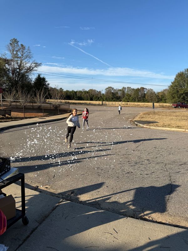 Runners running in race.