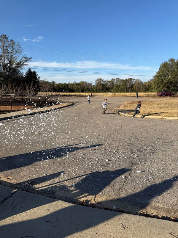 Runners running in race.