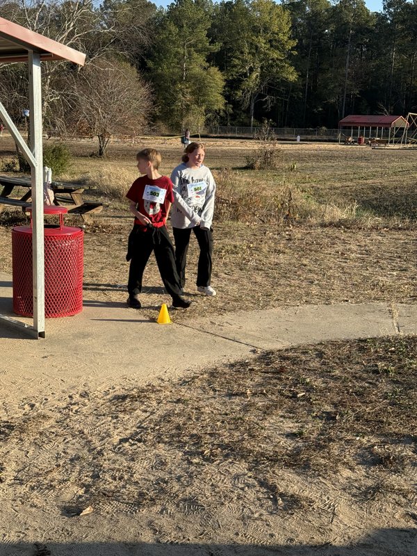 Runners running in race.