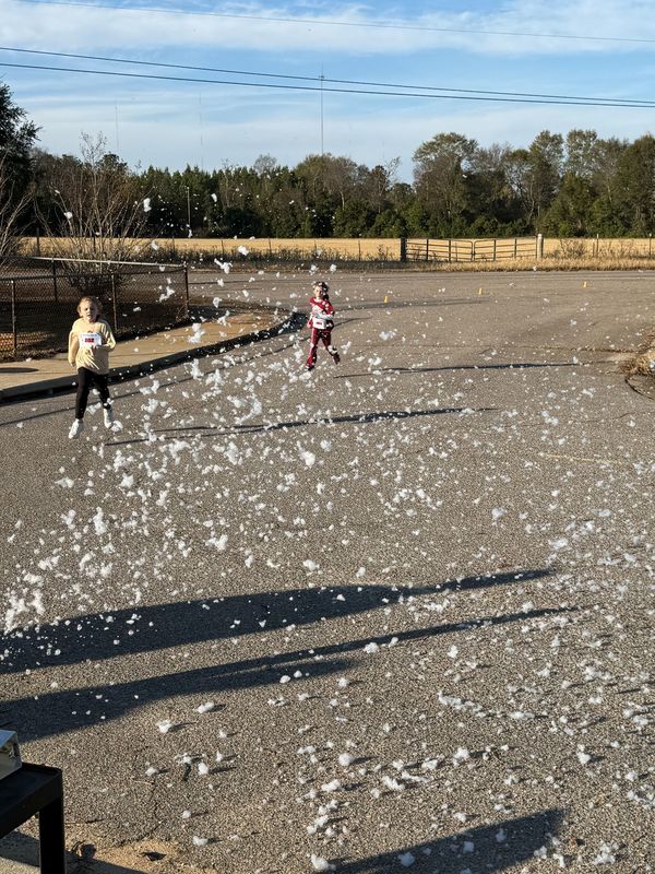 Runners running in race.