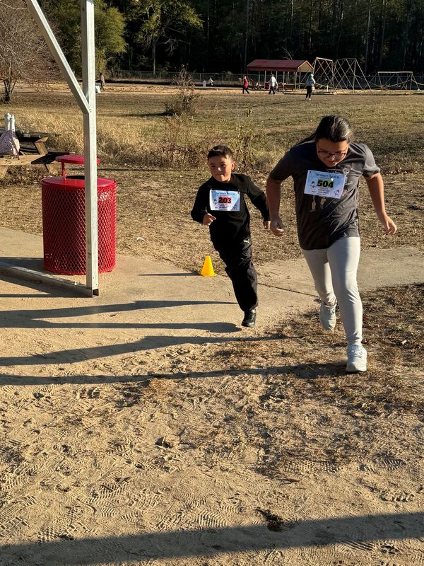 Runners running in race.
