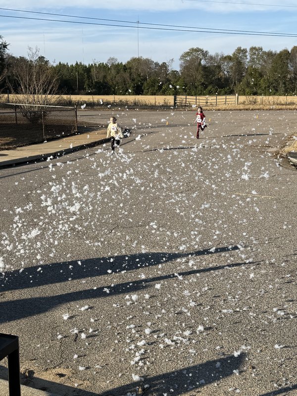 Runners running in race.
