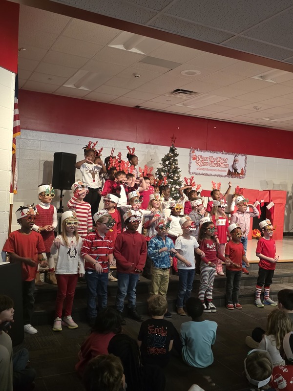 5K students performing on stage.