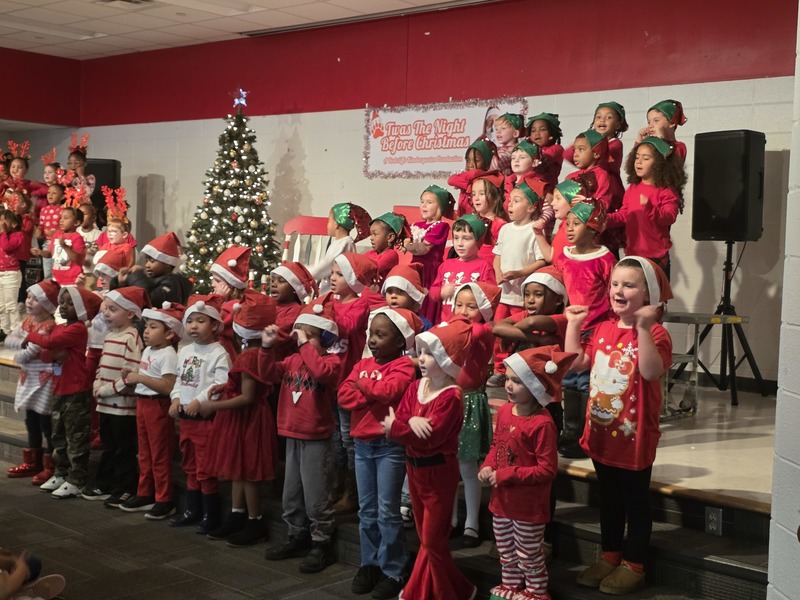 5K students performing on stage.