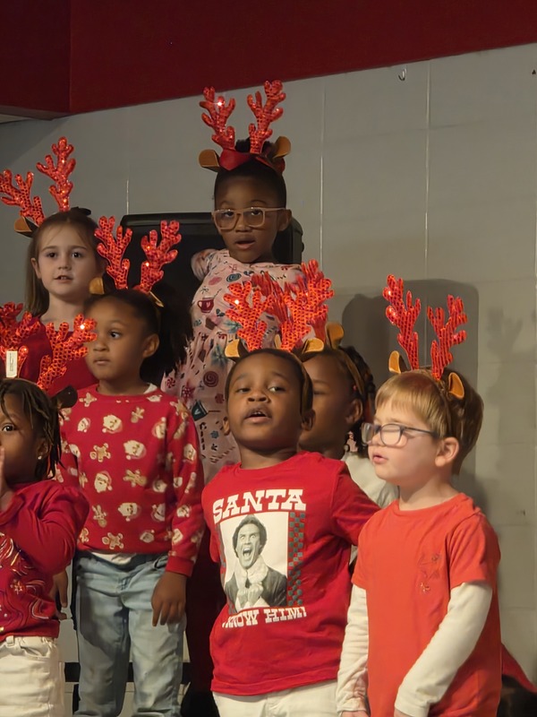 5K students performing on stage.
