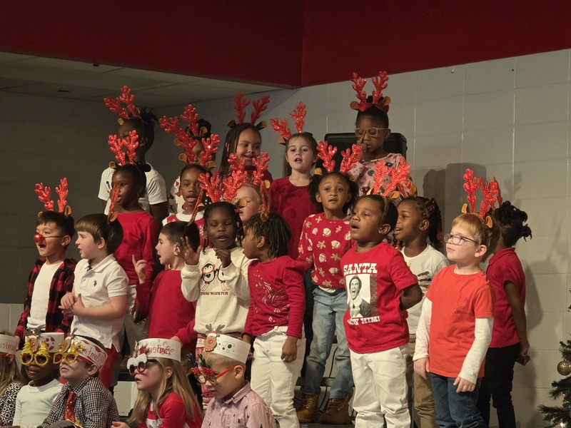 5K students performing on stage.