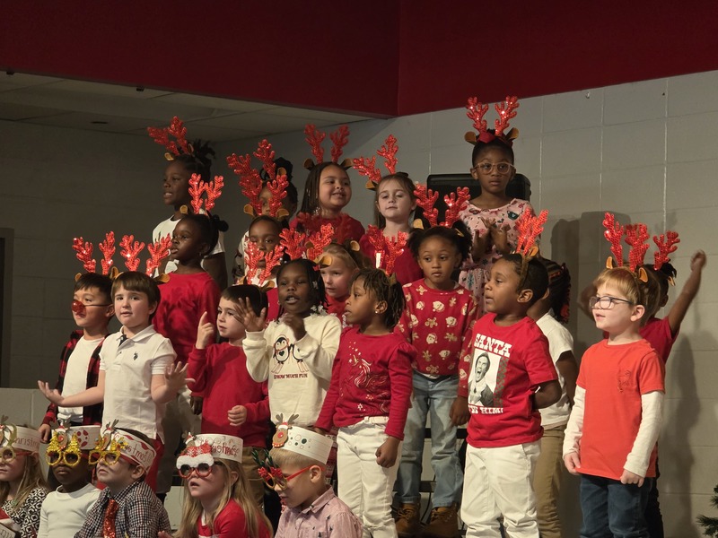 5K students performing on stage.