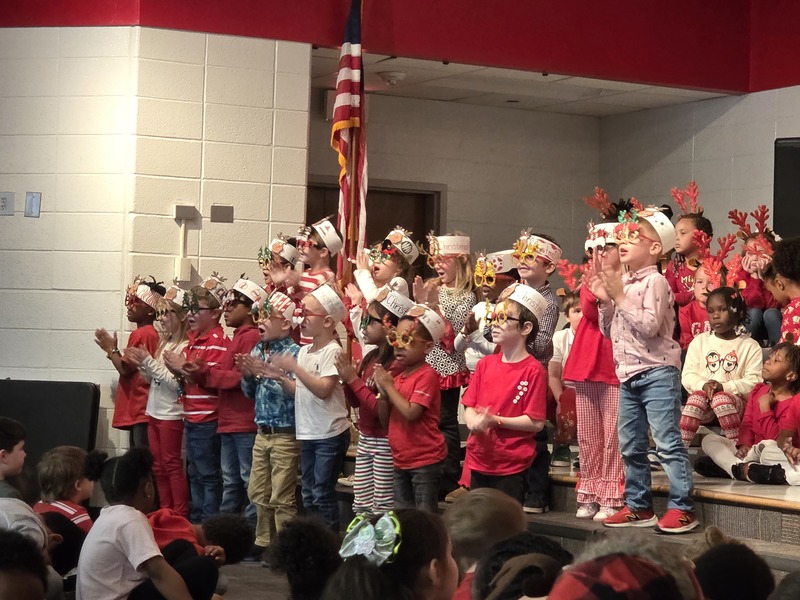 5K students performing on stage.