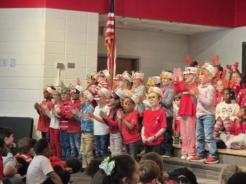 5K students performing on stage.