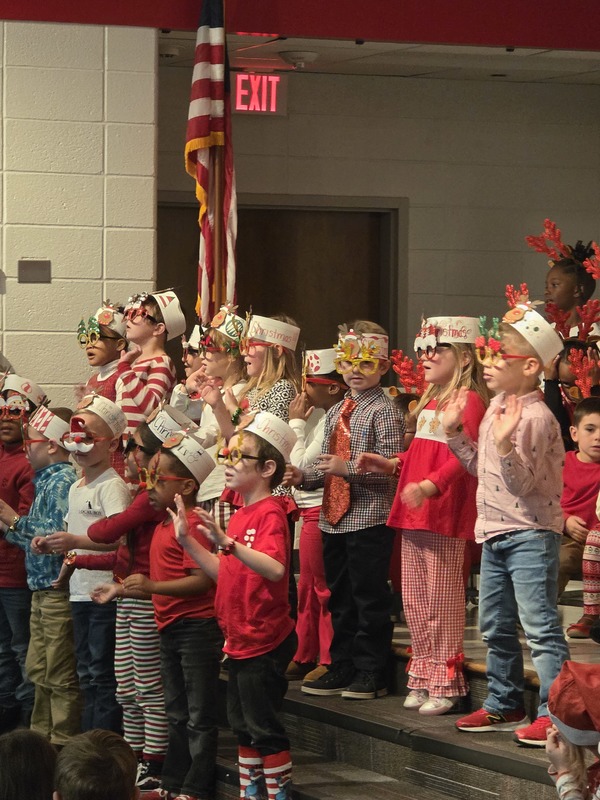 5K students performing on stage.