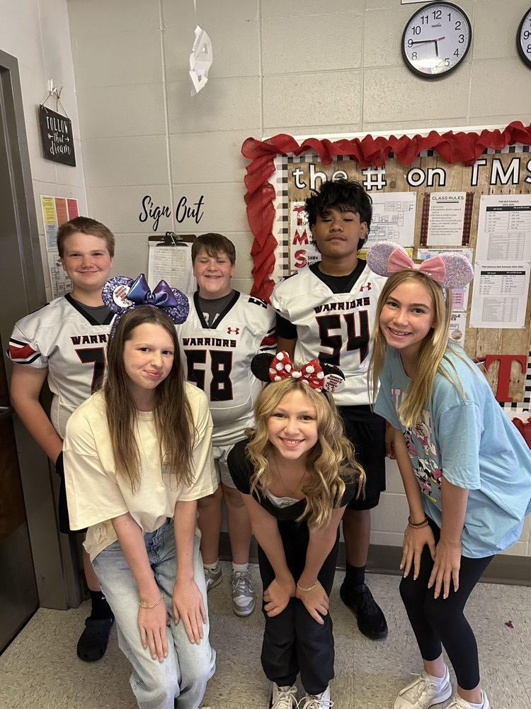 students in Disney gear
