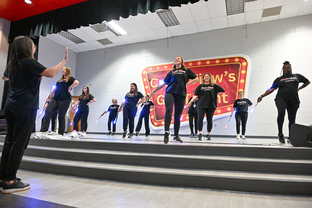 2nd grade teachers performing