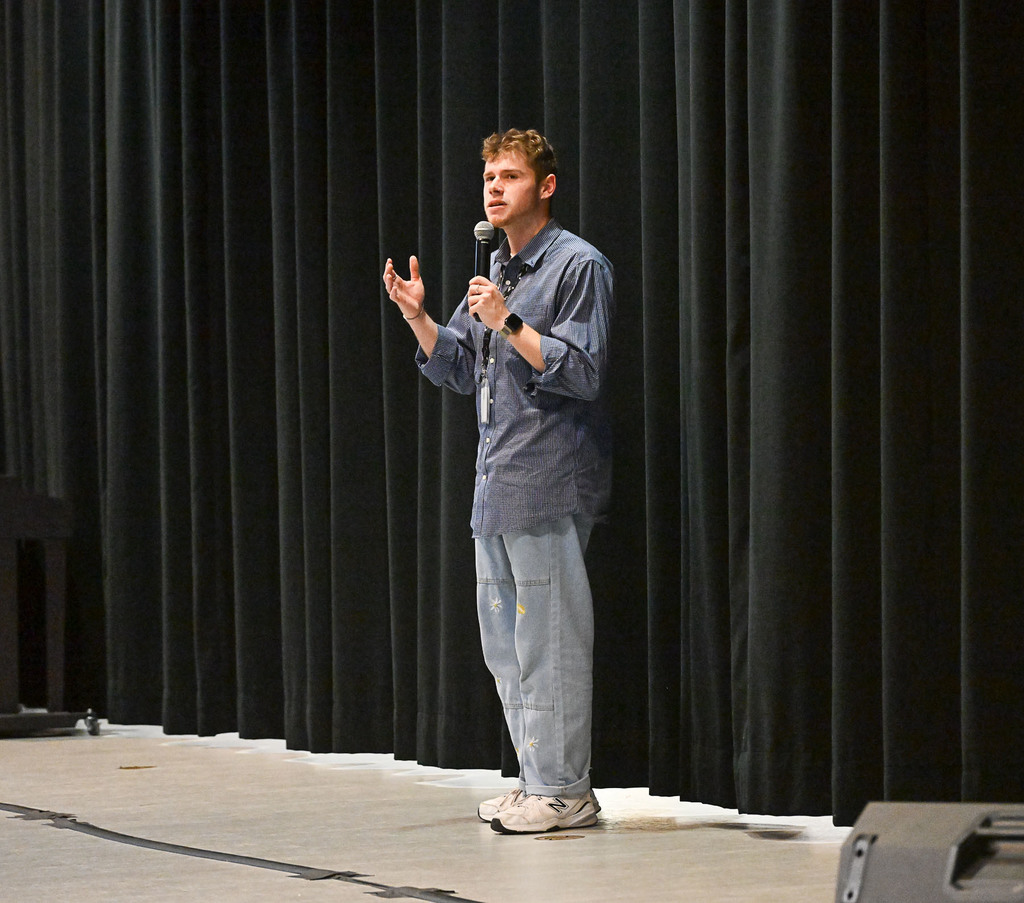 mr kinsaul singing