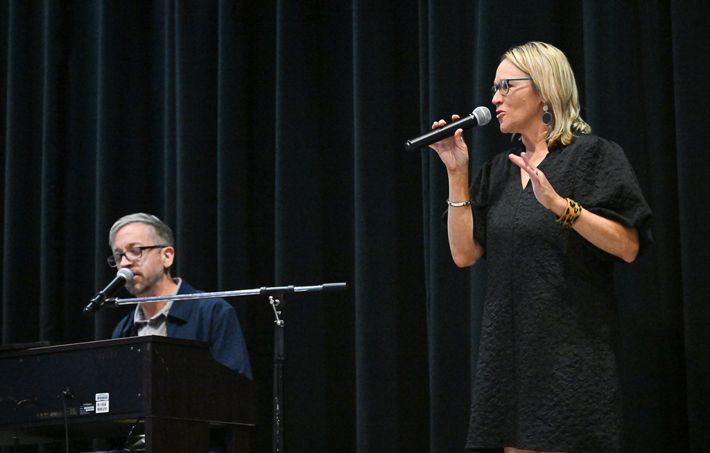mr and mrs cole singing