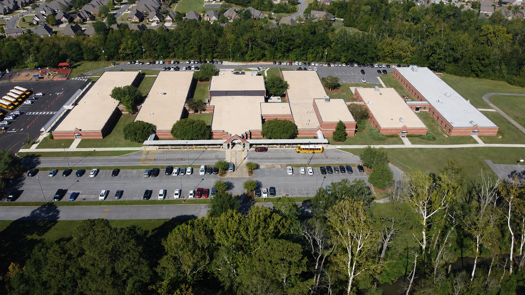 AERIAL IMAGE OF SCHOOL BUILDING IN DAYLIGHT