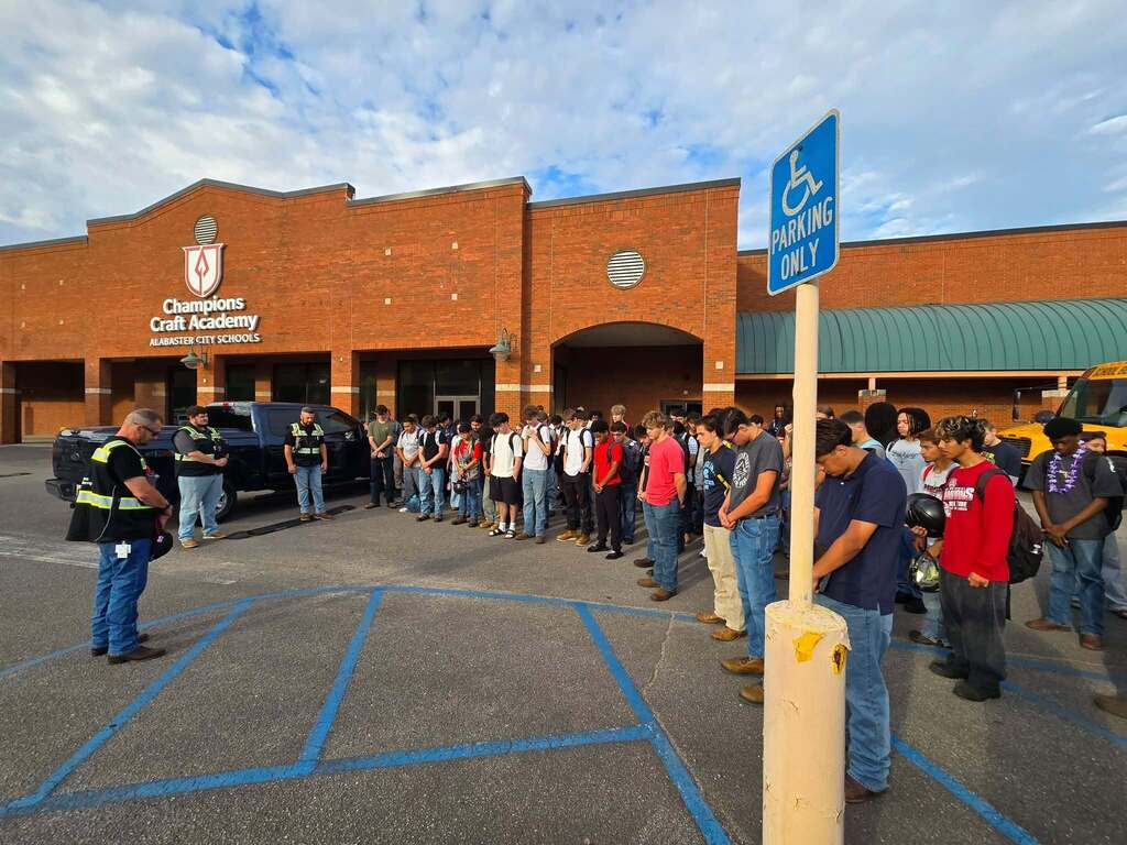 students in front of buliding