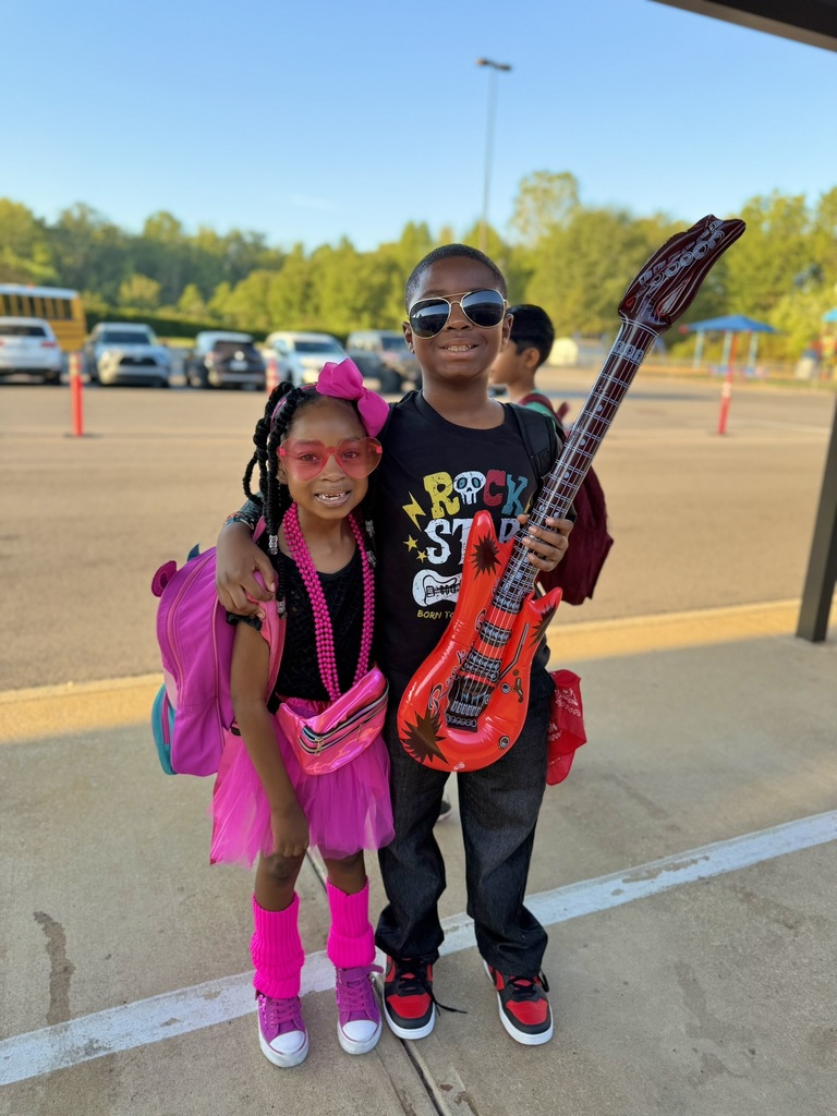 2 kids with guitar