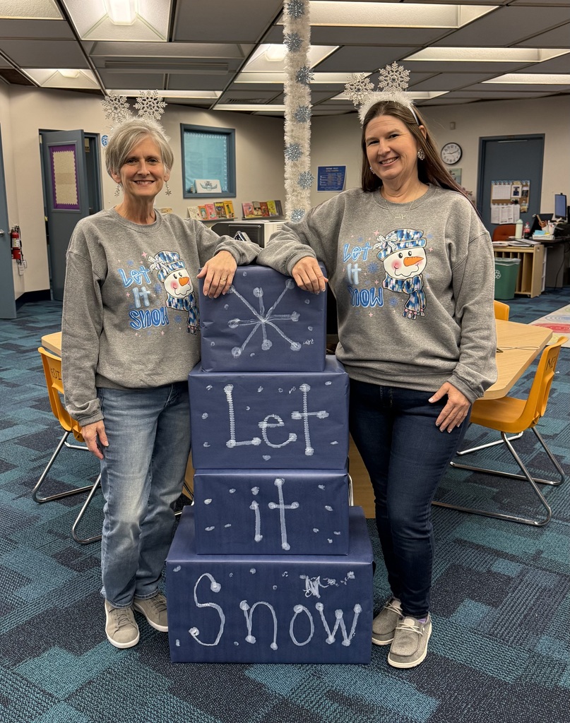 Mrs. Carpenter and Mrs. Masciale at the book fair