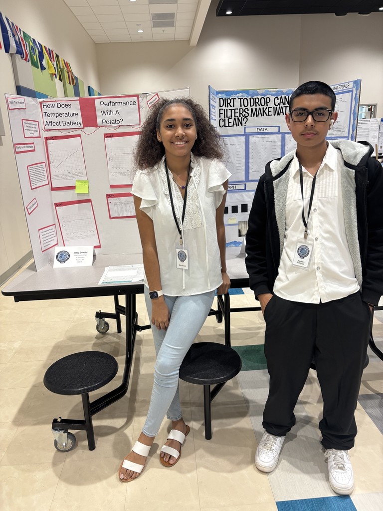 2 hmhs students participating in the science fair
