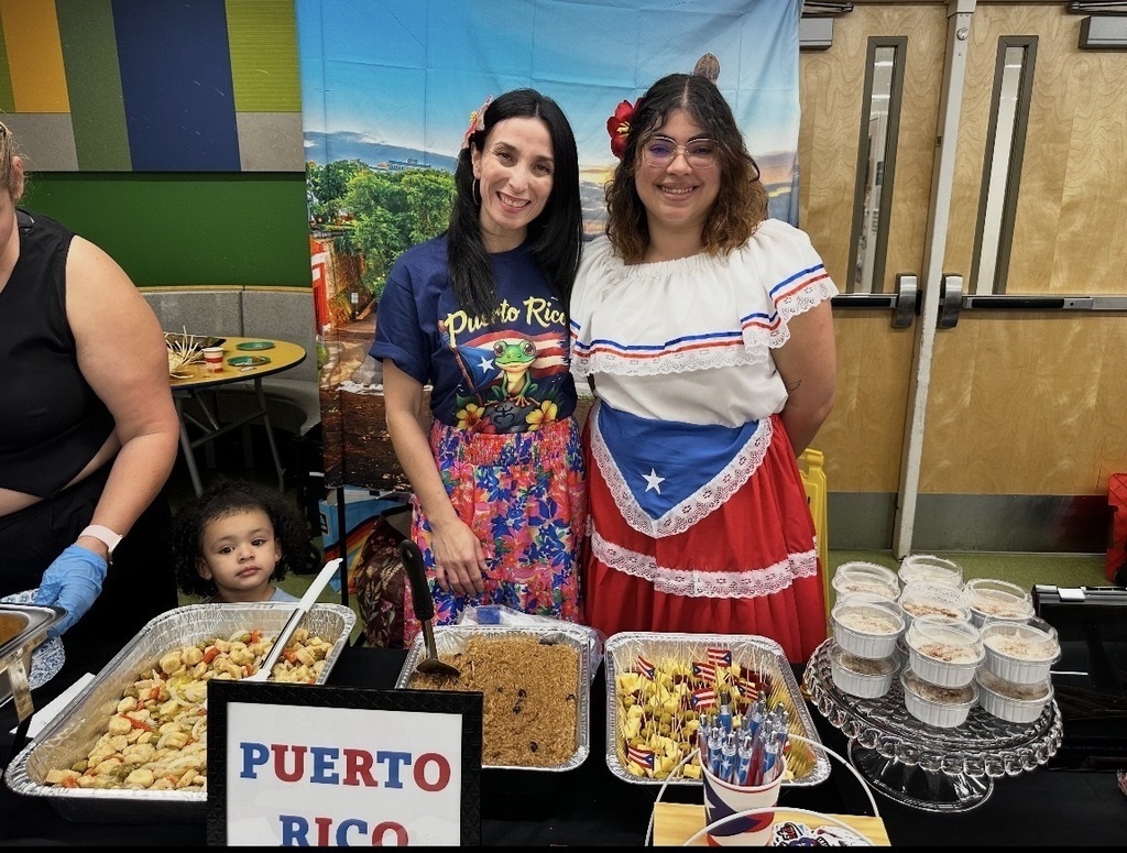 two women at a table for Puerto Rico