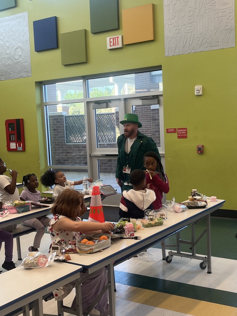 group of students eating lunch