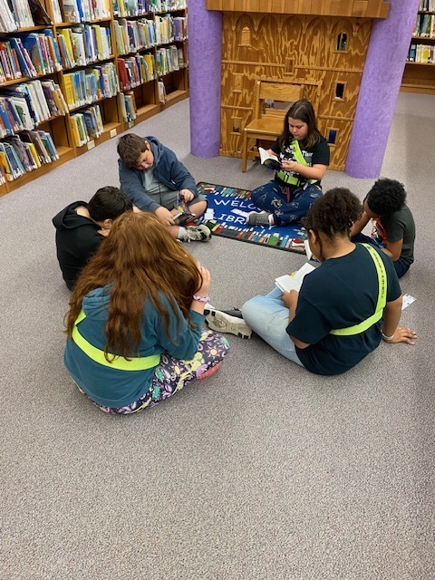 Students read and discuss.