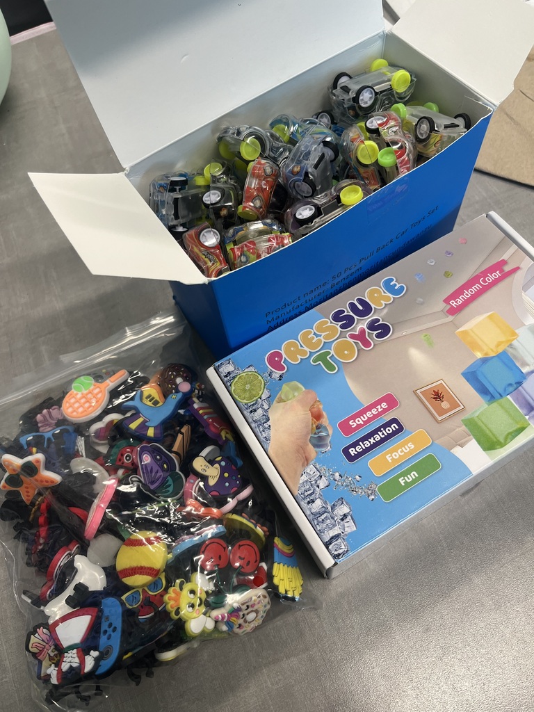 picture of small kid prizes/toys