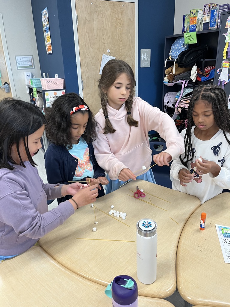 4 students with spaghetti and marshmallows