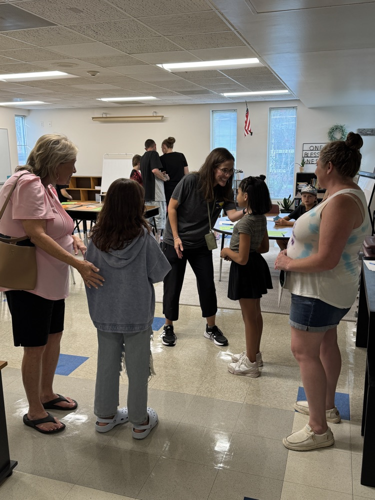 It was so great to see our Blue Jay and their families filling the classrooms at Sylvan last night for our 25-26 Open House! We are so excited to build greatness together this year! #heartsandmindstogether #bluejaysbuildgreatness 💙💛