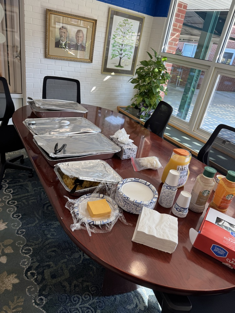 As we close out September, we will share 9 moments from the 9th month to celebrate the many GREAT things taking place at Sylvan! #4 Our Sylvan PTA provided our staff with a delicious breakfast from Yesterday's Grill! We appreciate their support!💙💛