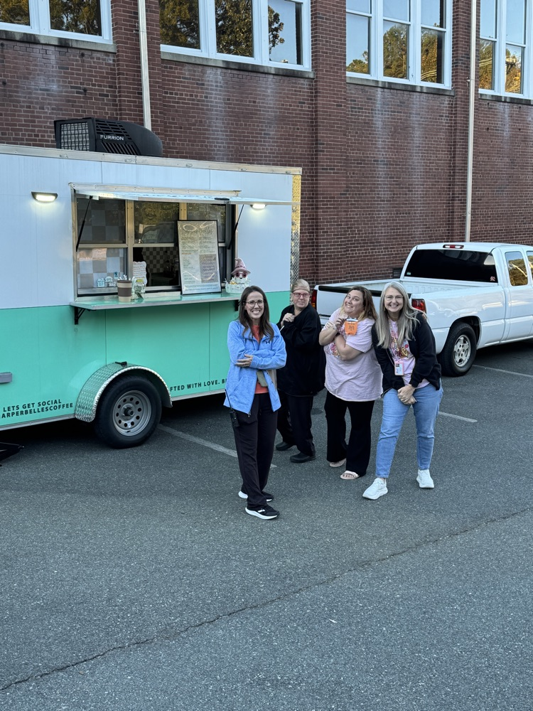We would like to send a big Blue Jay shoutout to Reel and Sons for treating our staff to sweet treats from Harper Belles on Friday! We appreciate your support! 💙💛
