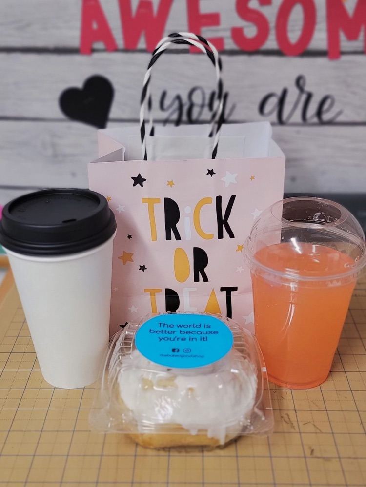 We would like to send a big Blue Jay shoutout to Reel and Sons for treating our staff to sweet treats from Harper Belles on Friday! We appreciate your support! 💙💛