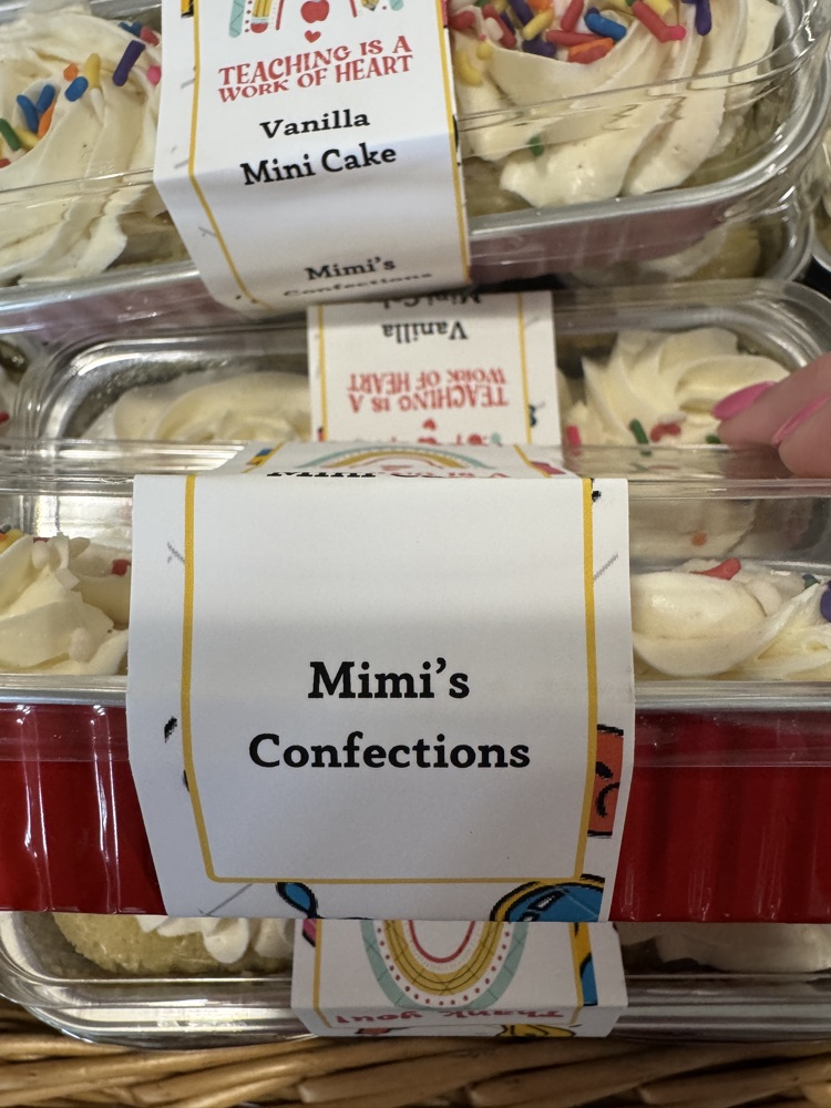 We are sending a big Blue Jay shoutout to Deputy Breffle, Mrs. Breffle, and Mimi's Confections for treating our teachers and staff to pizza and sweet treats for Teacher Appreciation Week! We appreciate your support! 💙💛