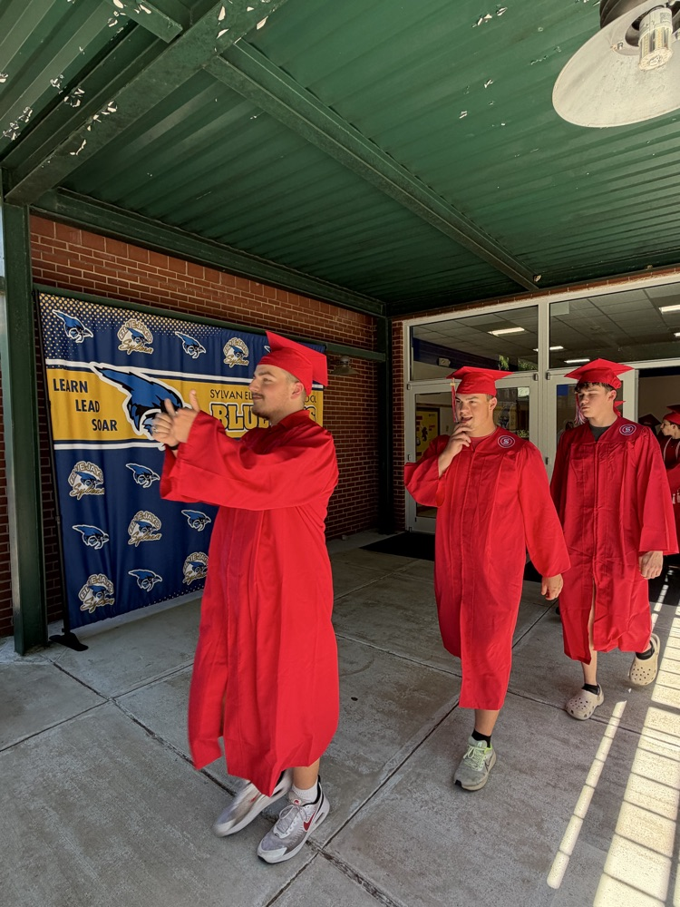 Today Seniors that attended Sylvan Elementary walked our halls one last time as we celebrated them as the Class of 2026! #onceabluejay #alwaysabluejay 💙💛