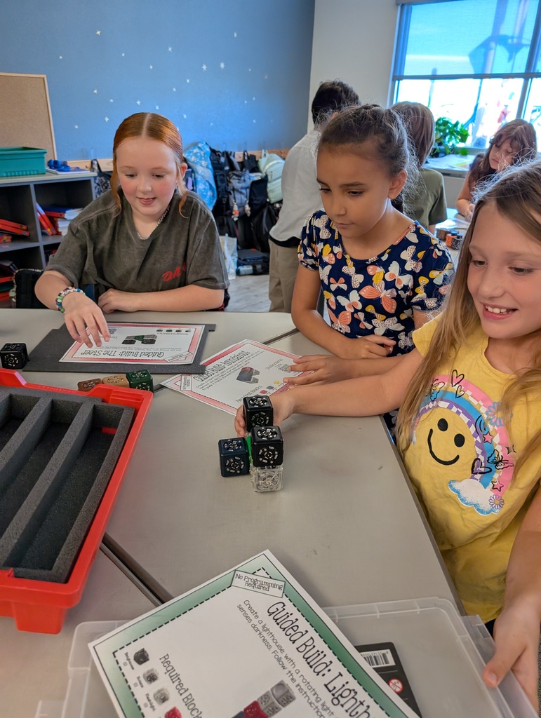 students making cubelet react with hand motions