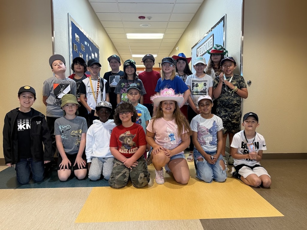 4th grade students at Desert Star hat day.