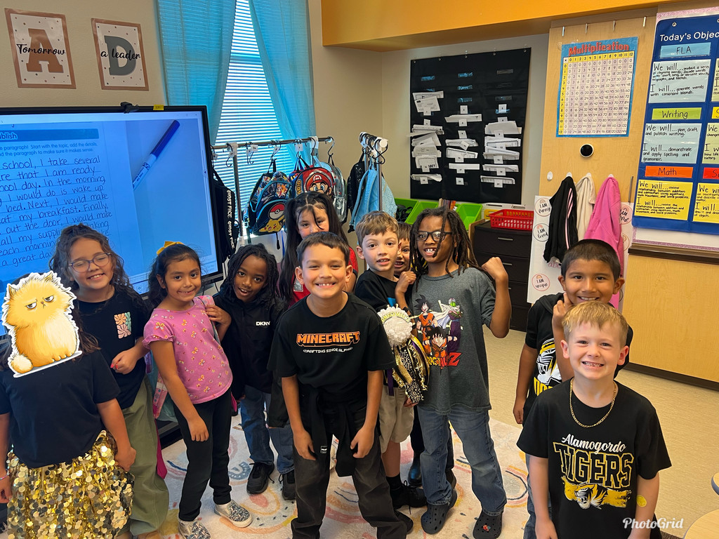 Mrs. Mendoza's class supporting the Tigers