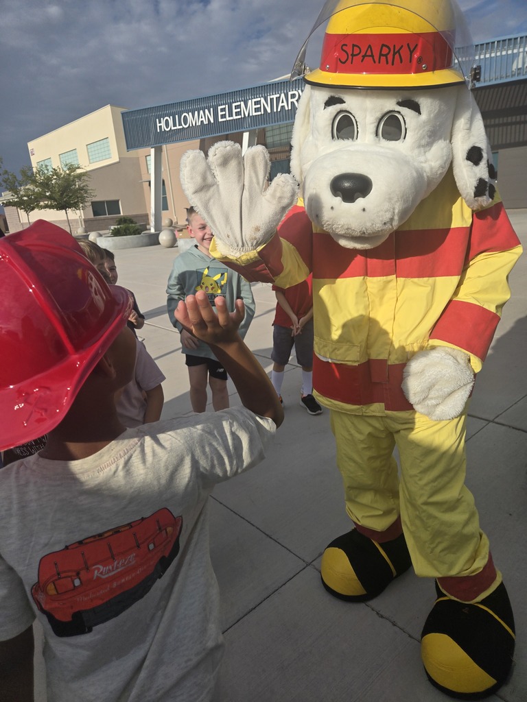 student hi fiving Sparky