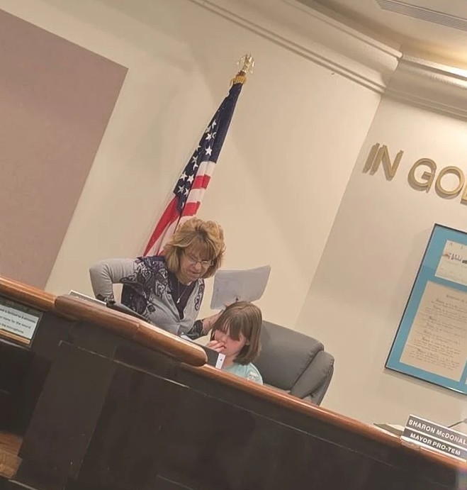 Sunset Hills Elementary student with Alamogordo's Mayor at the commission meeting