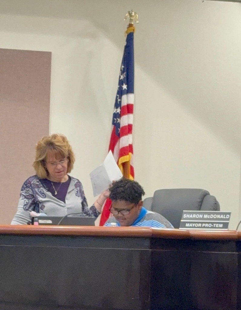 Sunset Hills Elementary student with Alamogordo's Mayor at the commission meeting 