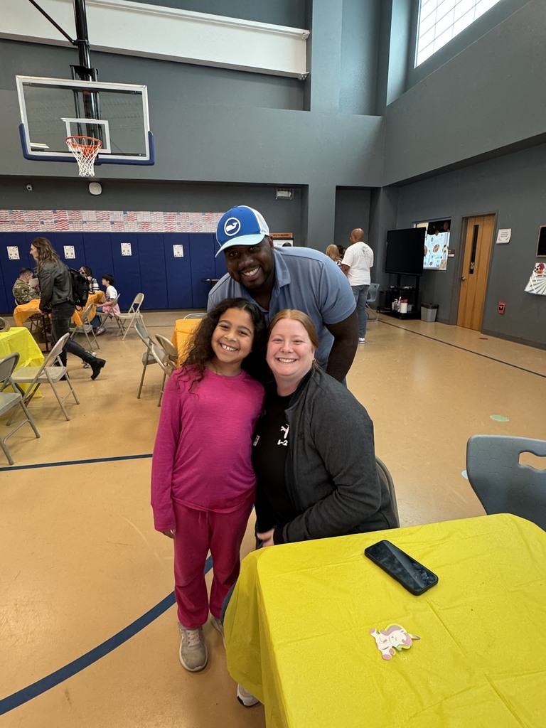 Family sharing thanksgiving lunch together
