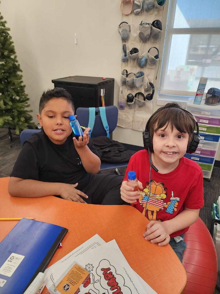 students making lava lamps